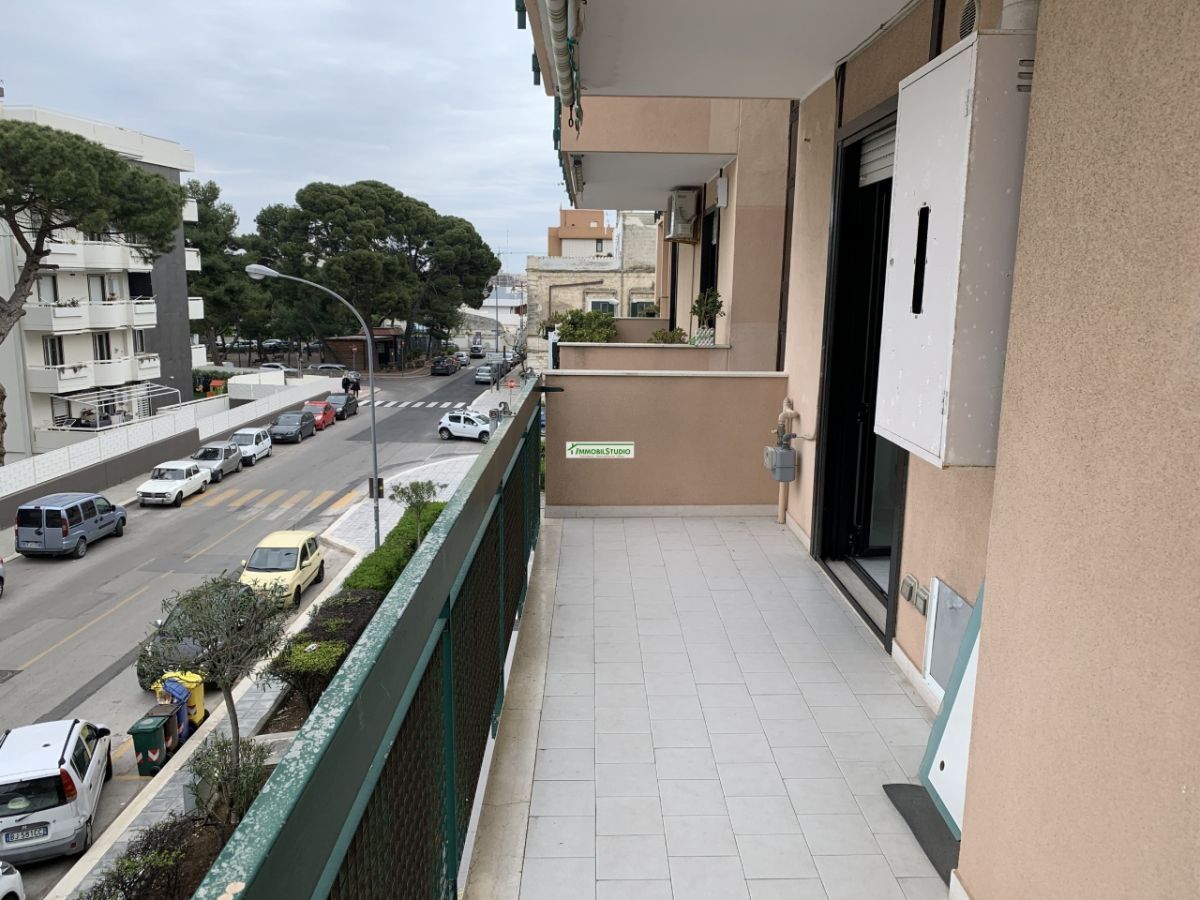 Appartamento di  2 vani /50 mq  a Bari - Palese (zona zona menhir vicinanze piazza Capitaneo)