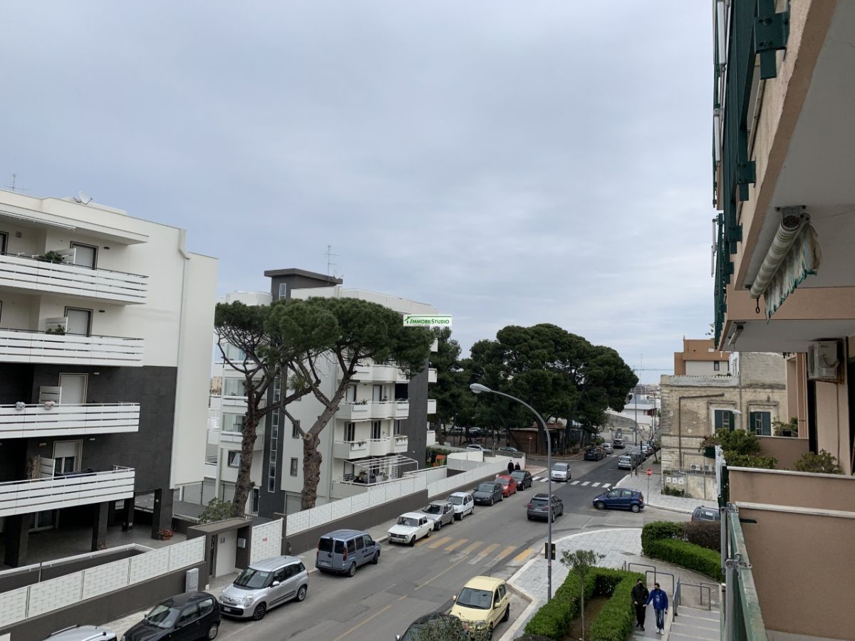 Appartamento di  2 vani /50 mq  a Bari - Palese (zona zona menhir vicinanze piazza Capitaneo)