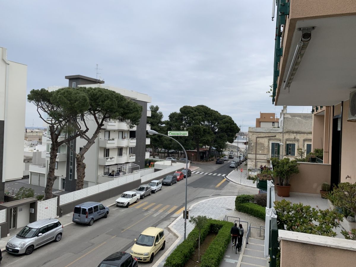 Appartamento di  2 vani /50 mq  a Bari - Palese (zona zona menhir vicinanze piazza Capitaneo)