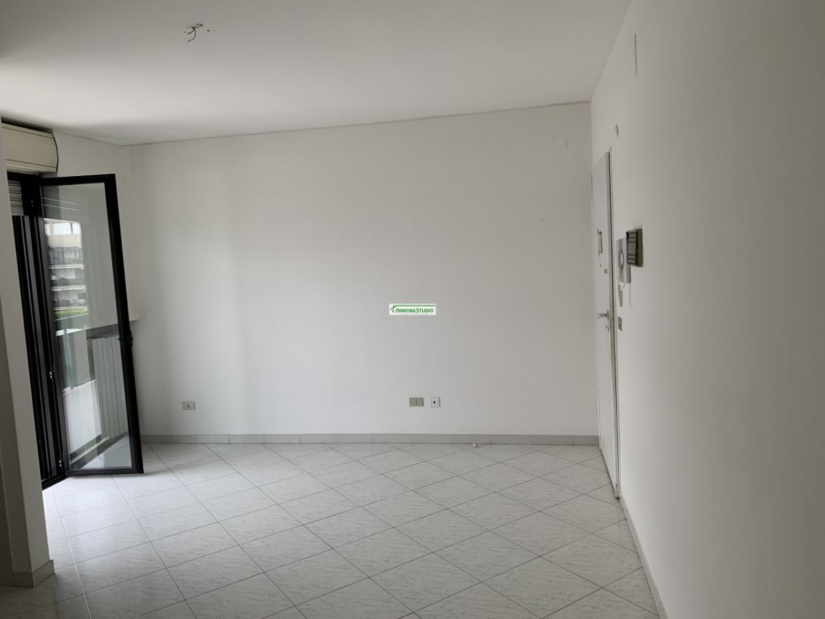 Appartamento di  2 vani /50 mq  a Bari - Palese (zona zona menhir vicinanze piazza Capitaneo)