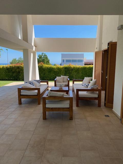 Villa (zona residenziale) di  5 vani /220 mq  a Polignano a Mare (zona residence neapolis)