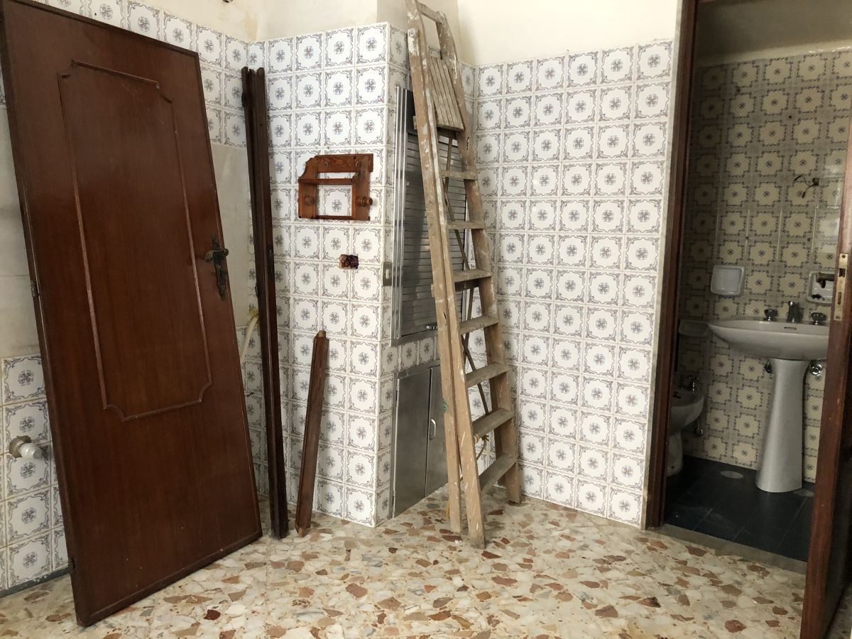 Casa indipendente di  5 vani /110 mq  a Mola di Bari (zona centro)