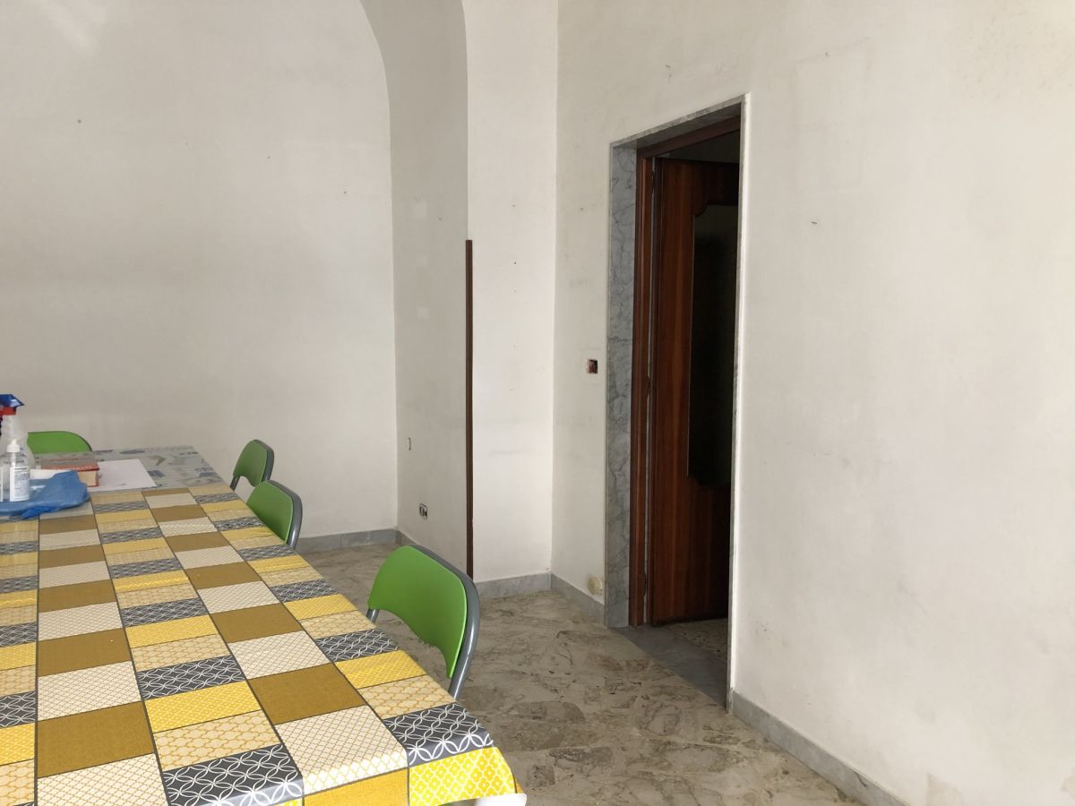 Casa indipendente di  5 vani /110 mq  a Mola di Bari (zona centro)