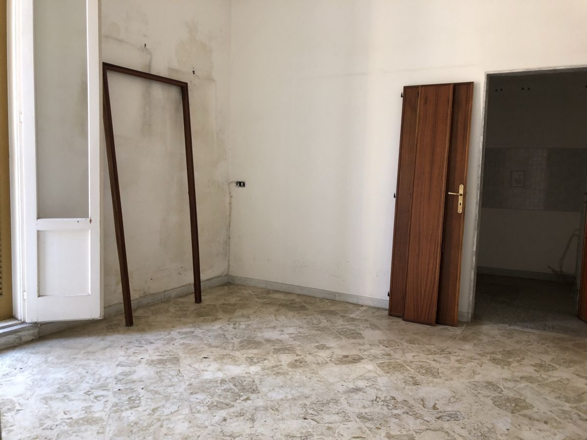 Casa indipendente di  5 vani /110 mq  a Mola di Bari (zona centro)