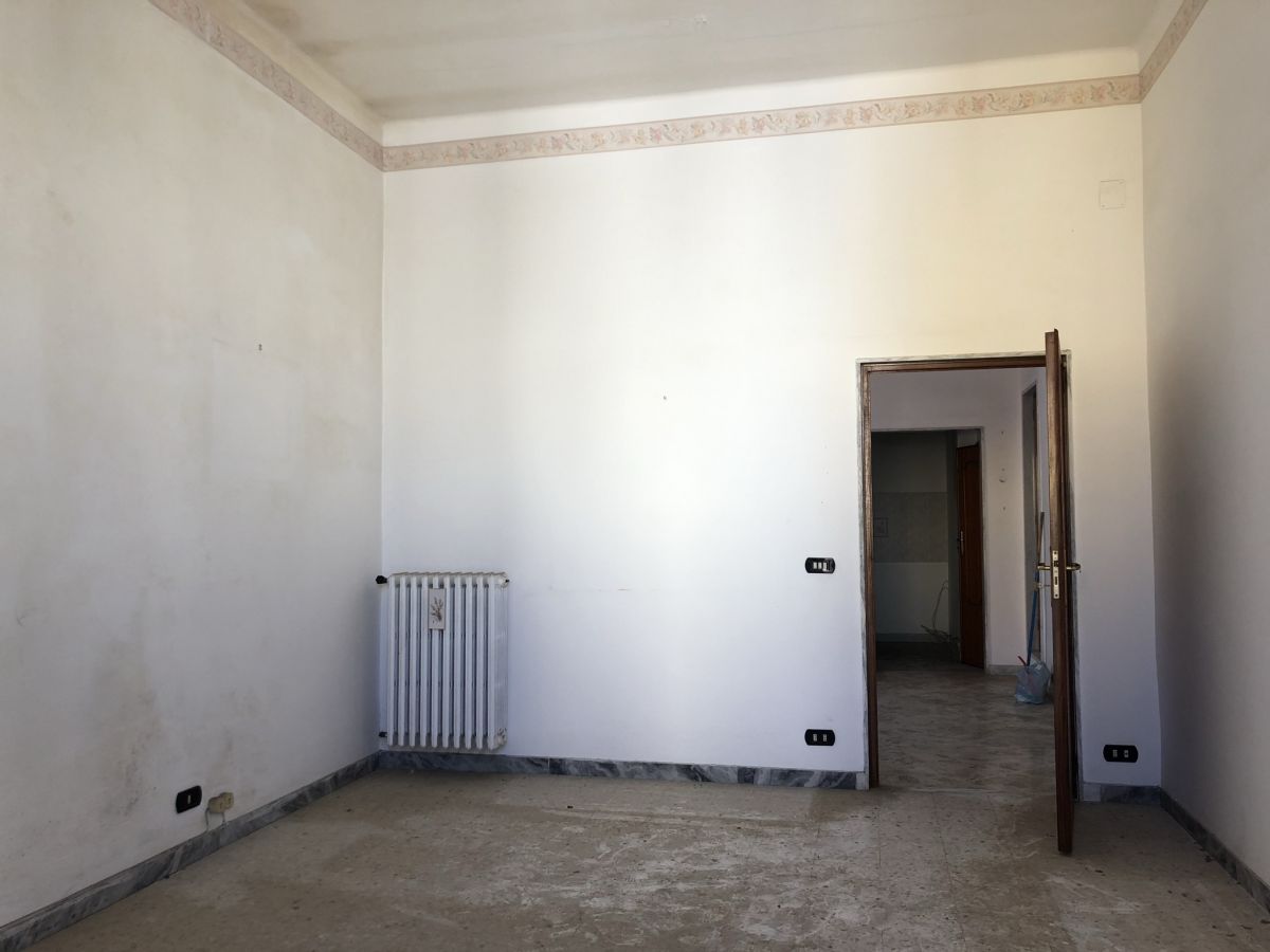 Casa indipendente di  5 vani /110 mq  a Mola di Bari (zona centro)