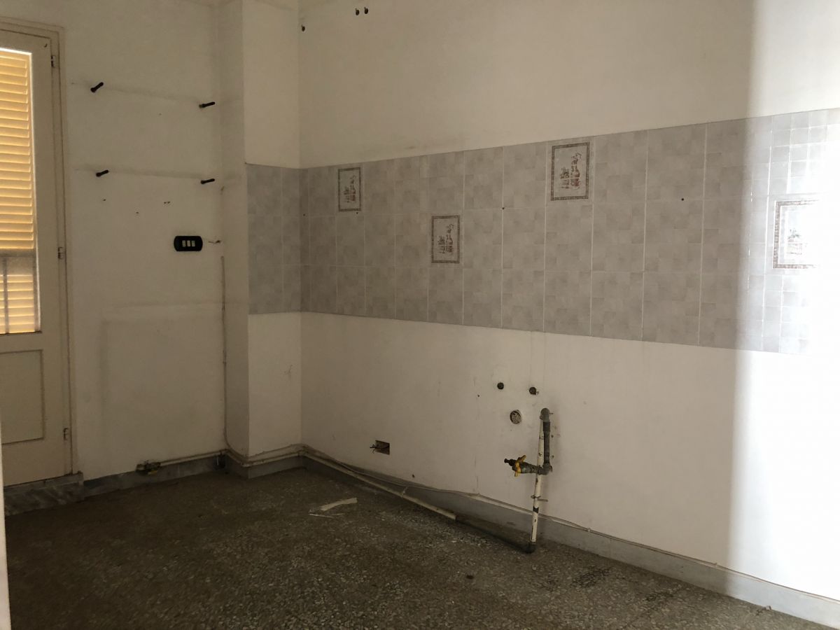 Casa indipendente di  5 vani /110 mq  a Mola di Bari (zona centro)