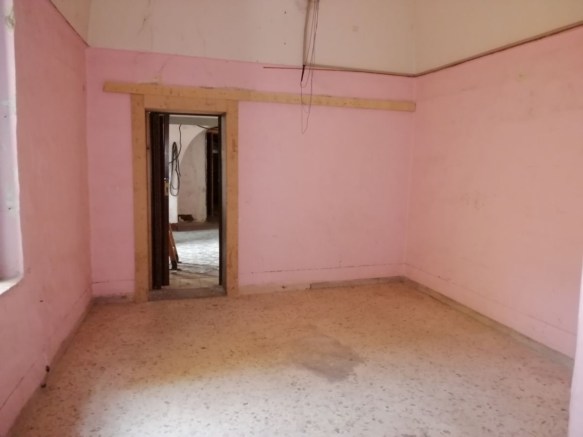 Casa indipendente di  2 vani /44 mq  a Bari - Ceglie del Campo