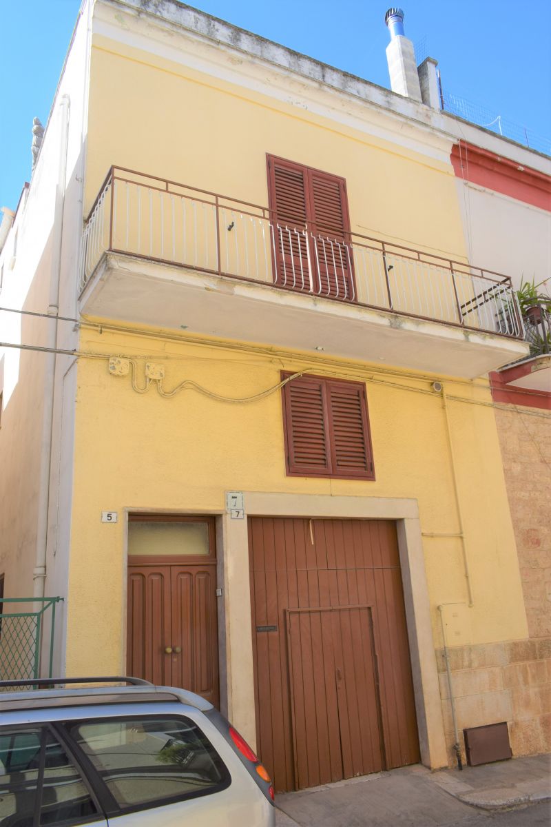 Casa indipendente di  3 vani /170 mq  a Bitetto (zona Piazza Centrale)