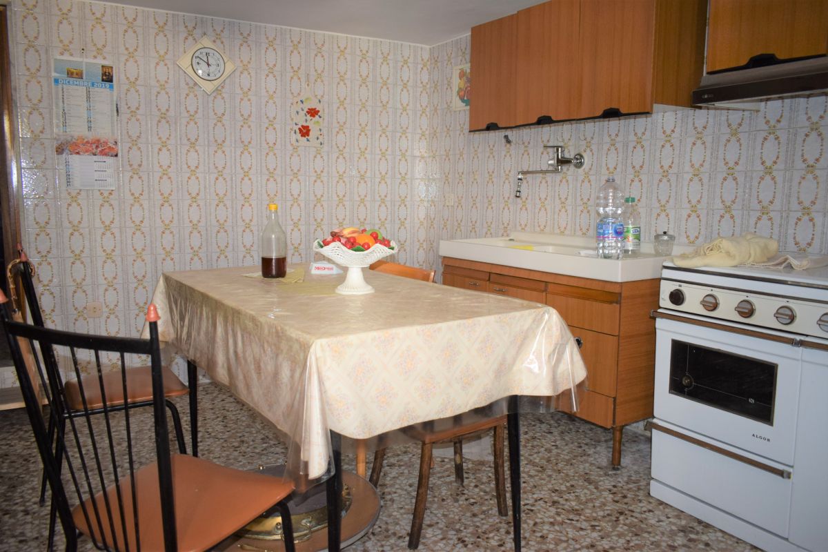 Casa indipendente di  3 vani /170 mq  a Bitetto (zona Piazza Centrale)