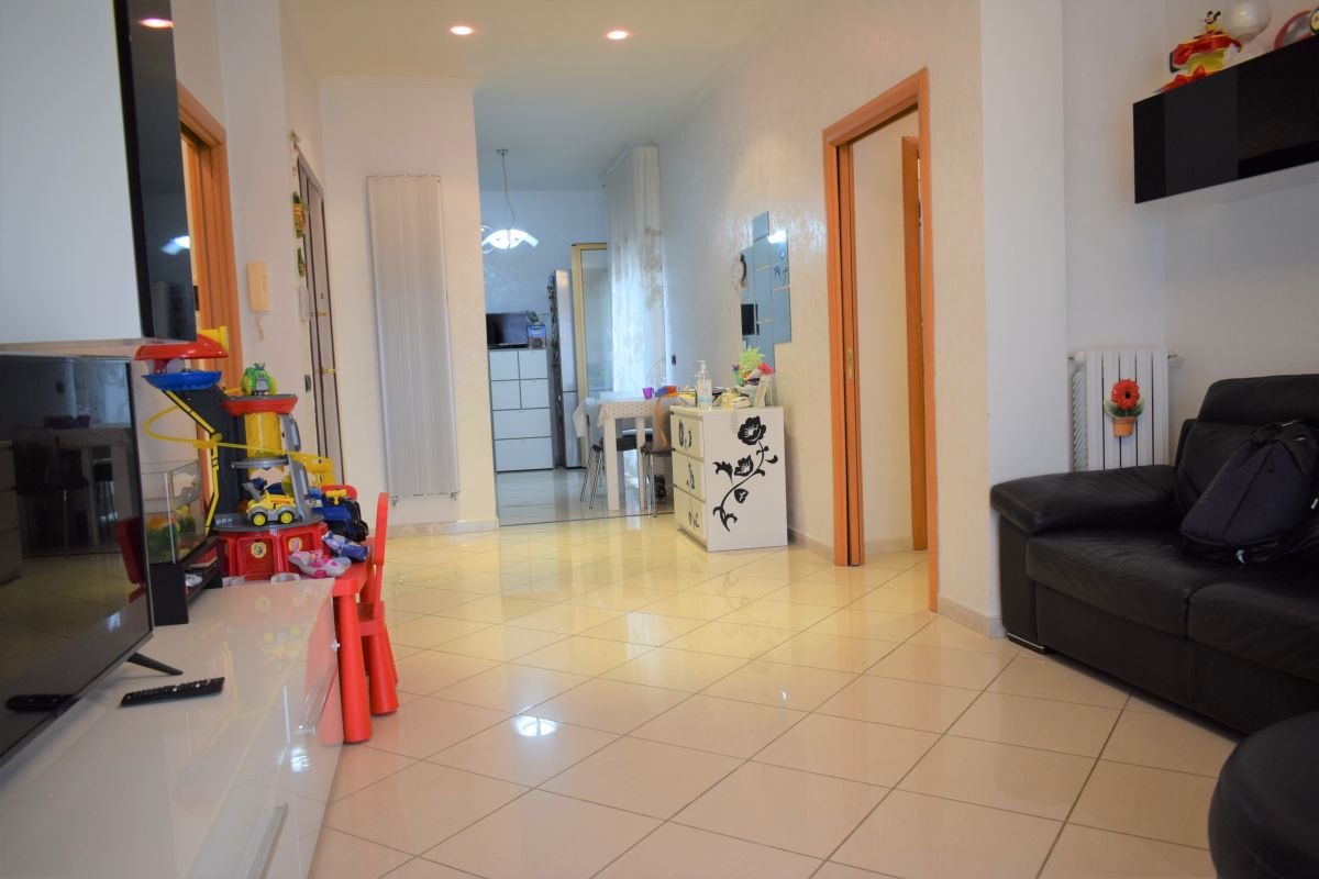 Appartamento di  3 vani /110 mq  a Bitetto (zona Corso Garibaldi)