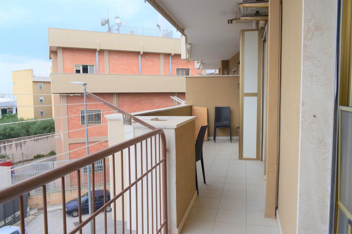 Appartamento di  3 vani /110 mq  a Bitetto (zona Corso Garibaldi)