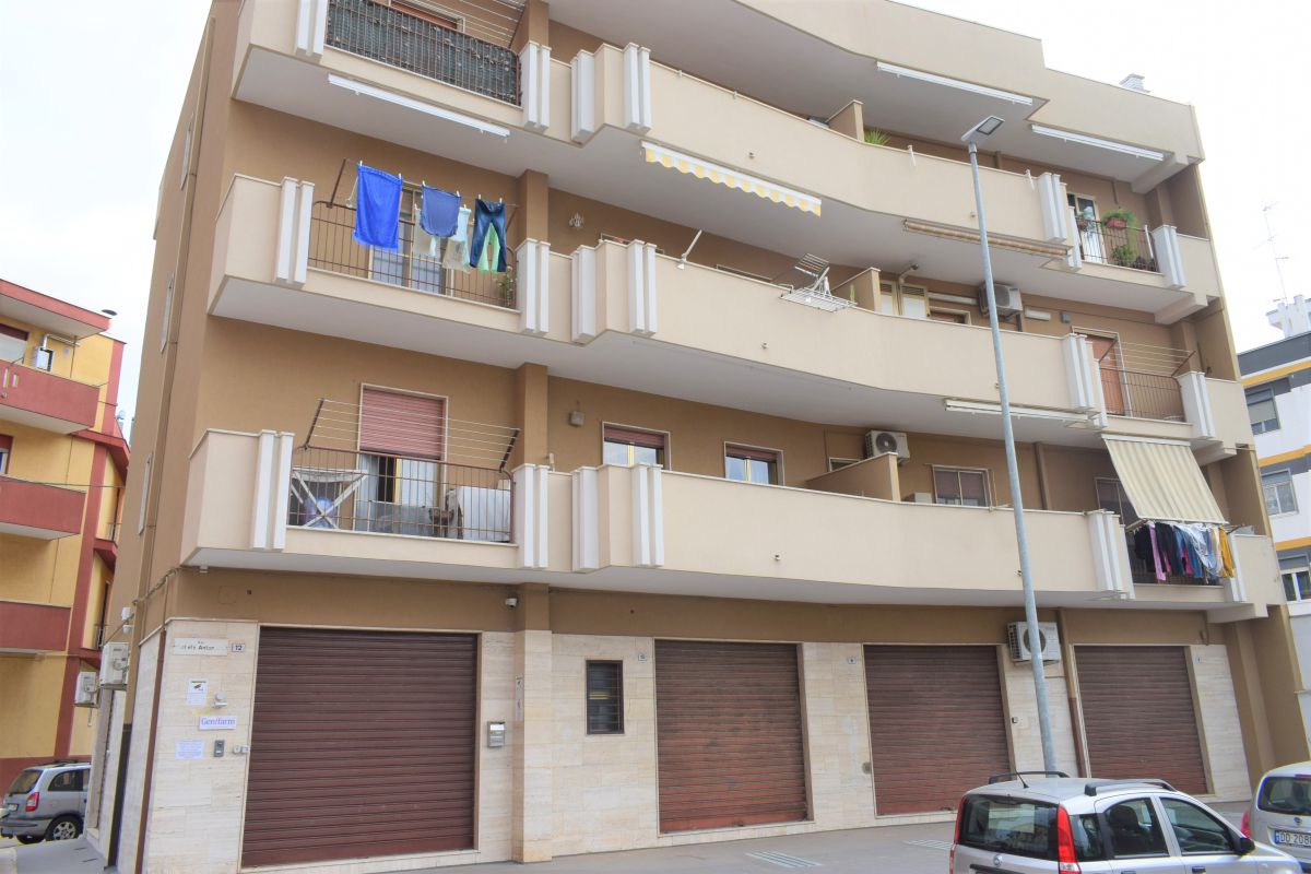 Appartamento di  3 vani /110 mq  a Bitetto (zona Corso Garibaldi)