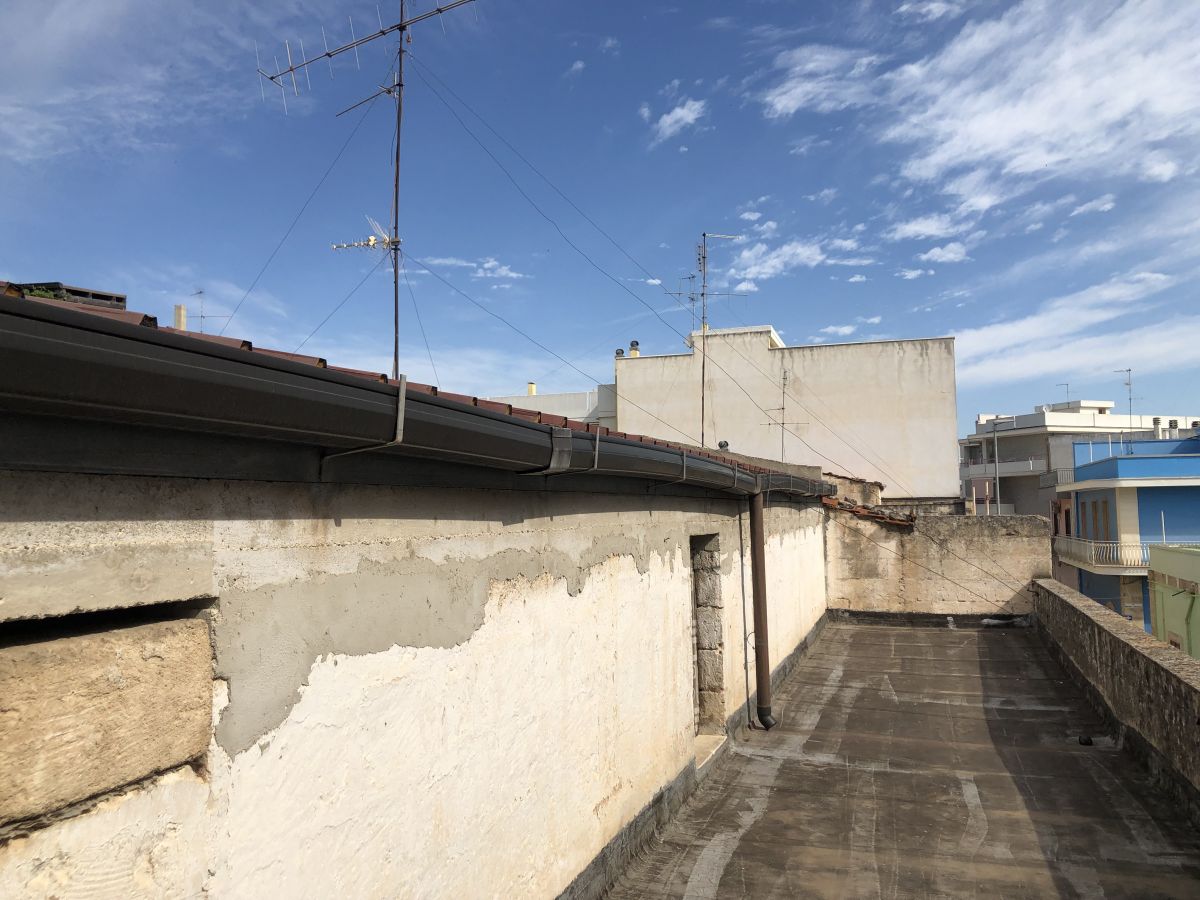 Casa indipendente di  5 vani /400 mq  a Bitetto (zona Centralissima)