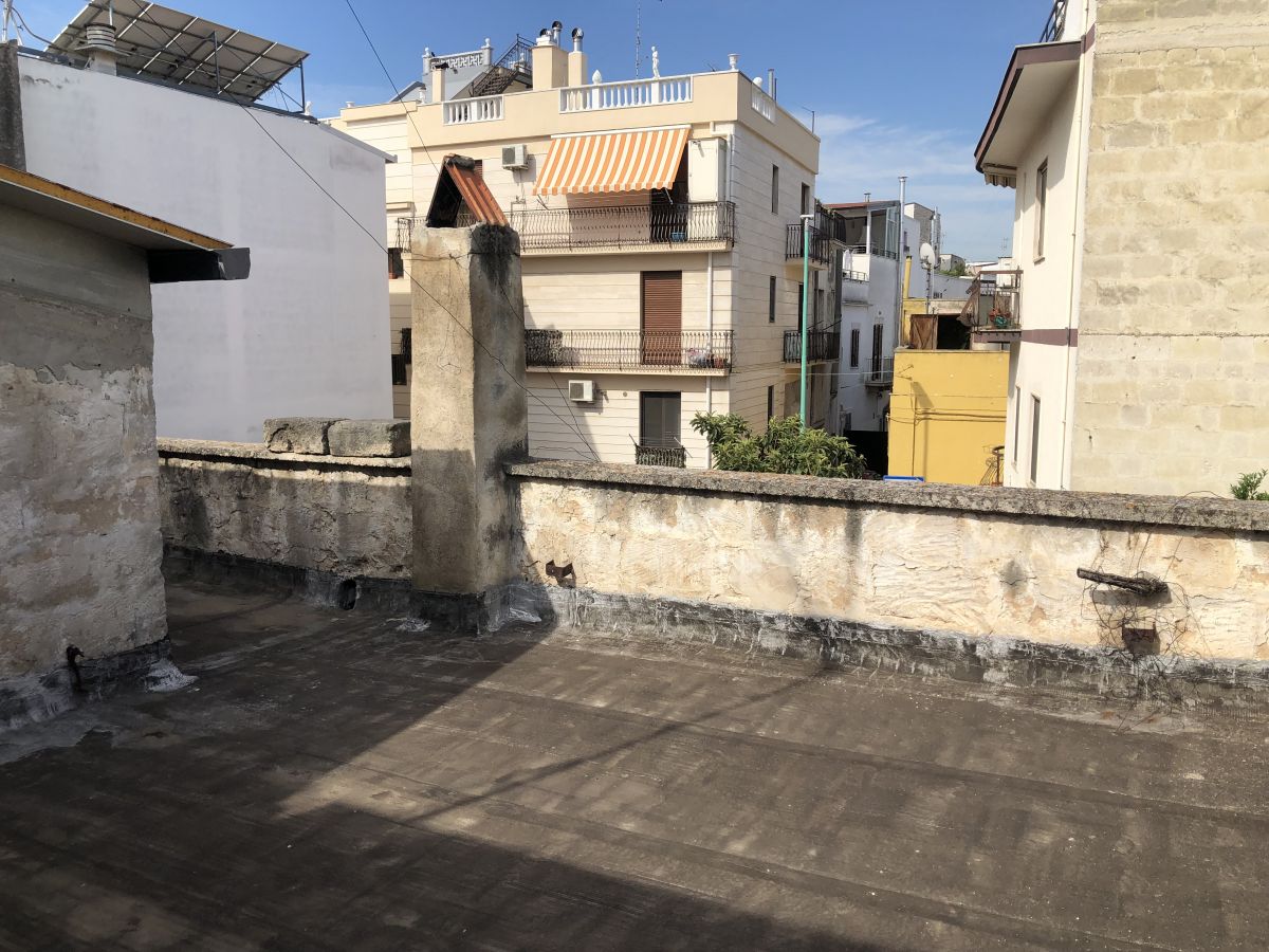 Casa indipendente di  5 vani /400 mq  a Bitetto (zona Centralissima)