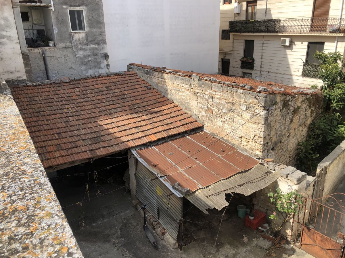 Casa indipendente di  5 vani /400 mq  a Bitetto (zona Centralissima)