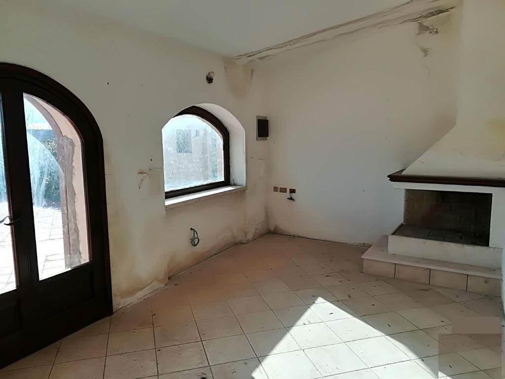 Casale / Masseria di  3 vani /171 mq + 130.000 mq terreno Ciliegeto Santeramo (zona C.da Acquaviva)