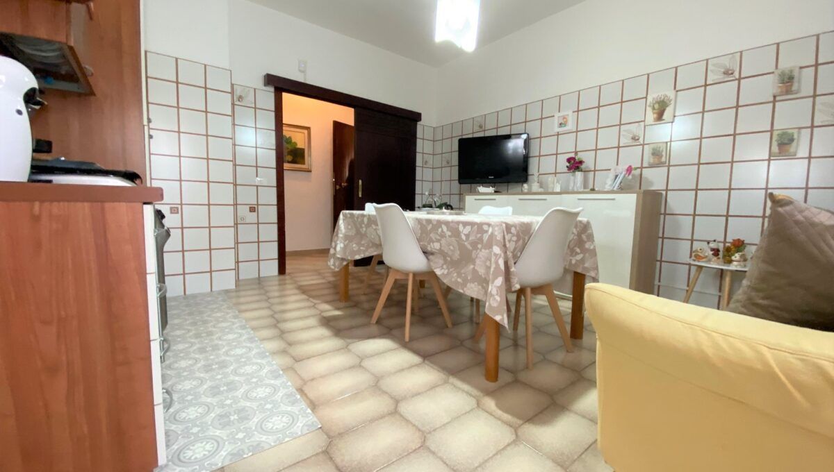 Casa indipendente di  4 vani /155 mq  a Cassano delle Murge (zona Zona semi centrale)