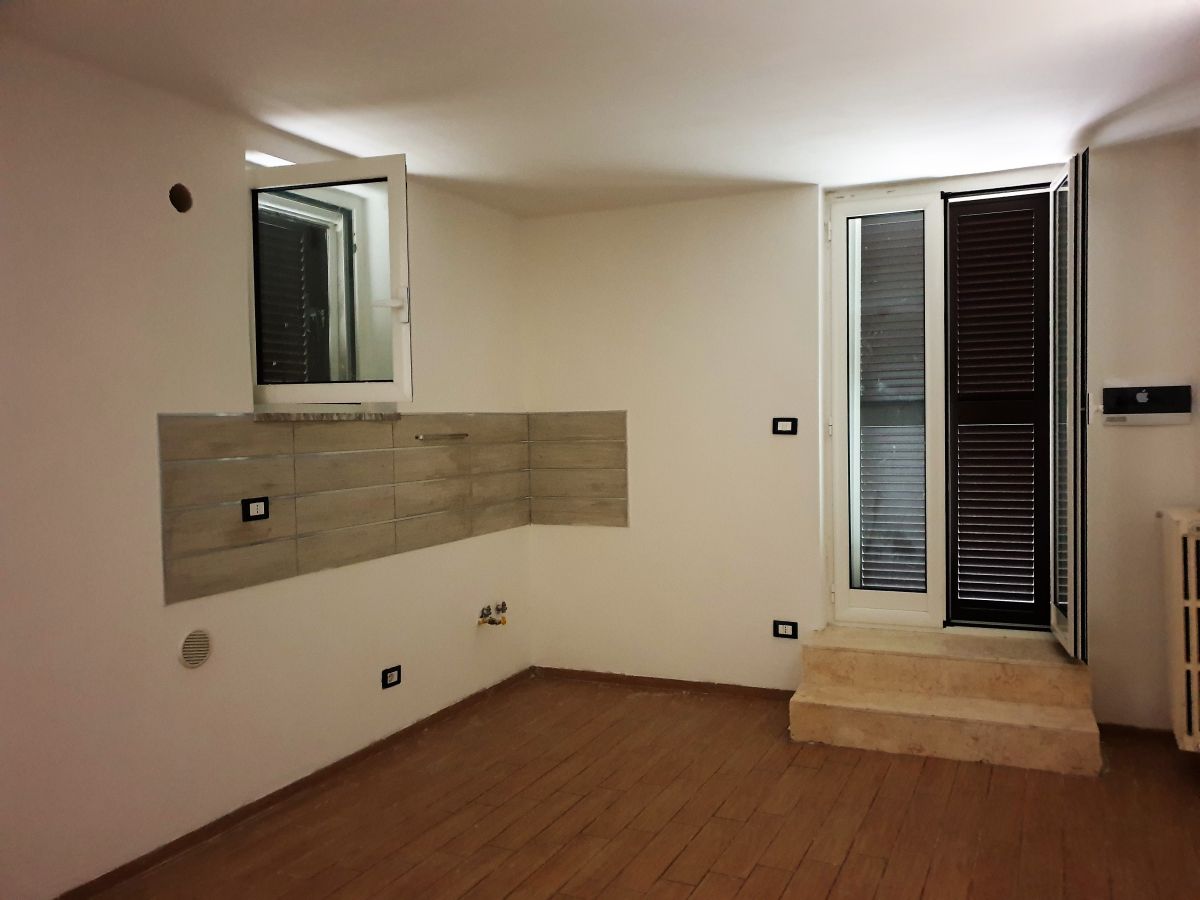 Casa indipendente di  2 vani /55 mq  a Bari - Santo Spirito (zona zona mare)