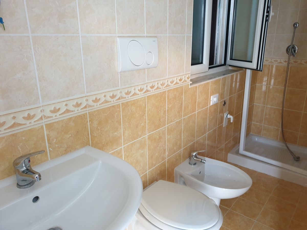 Casa indipendente di  2 vani /55 mq  a Bari - Santo Spirito (zona zona mare)