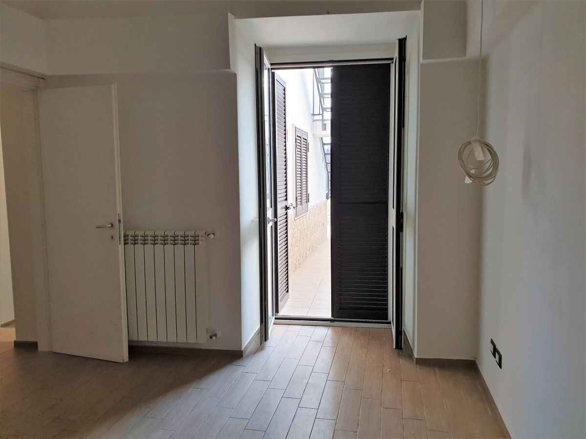 Casa indipendente di  2 vani /55 mq  a Bari - Santo Spirito (zona zona mare)