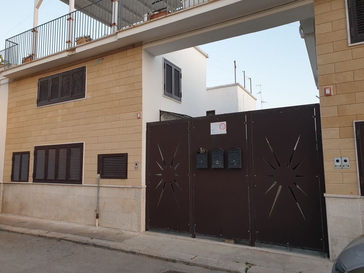 Casa indipendente di  2 vani /55 mq  a Bari - Santo Spirito (zona zona mare)