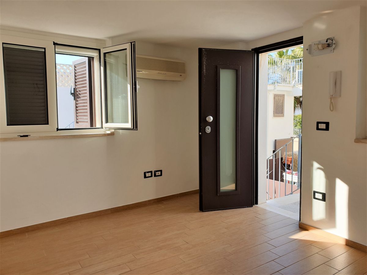 Casa indipendente di  2 vani /57 mq  a Bari - Santo Spirito (zona zona mare)