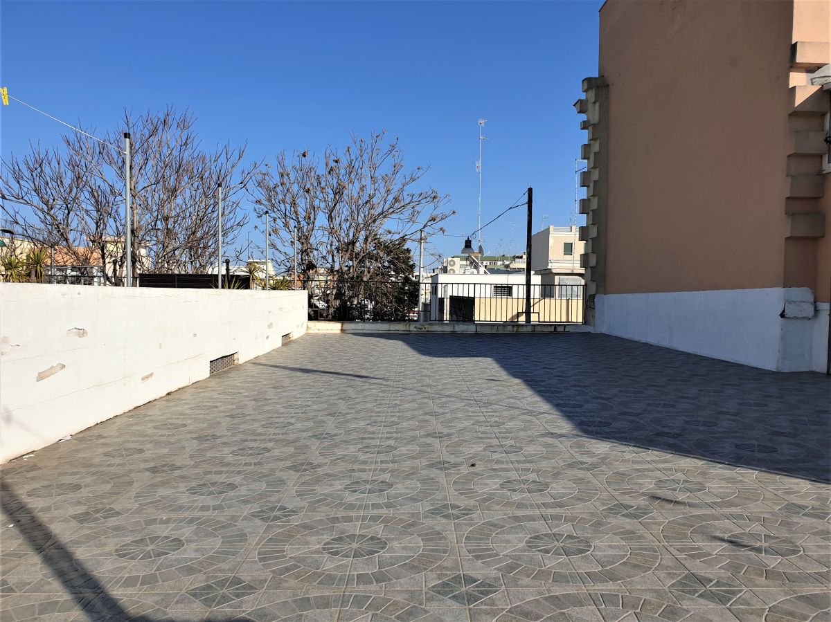 Casa indipendente di  2 vani /57 mq  a Bari - Santo Spirito (zona zona mare)