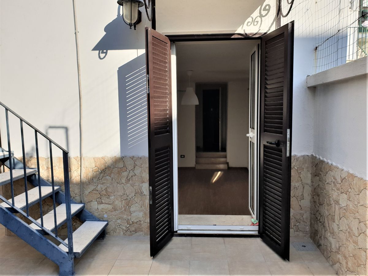 Casa indipendente di  2 vani /57 mq  a Bari - Santo Spirito (zona zona mare)