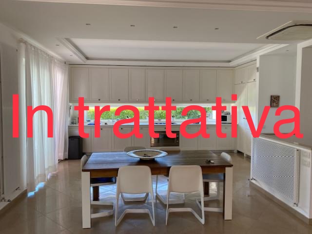 Villa (zona residenziale) di  5 vani /220 mq  a Polignano a Mare (zona residence neapolis)