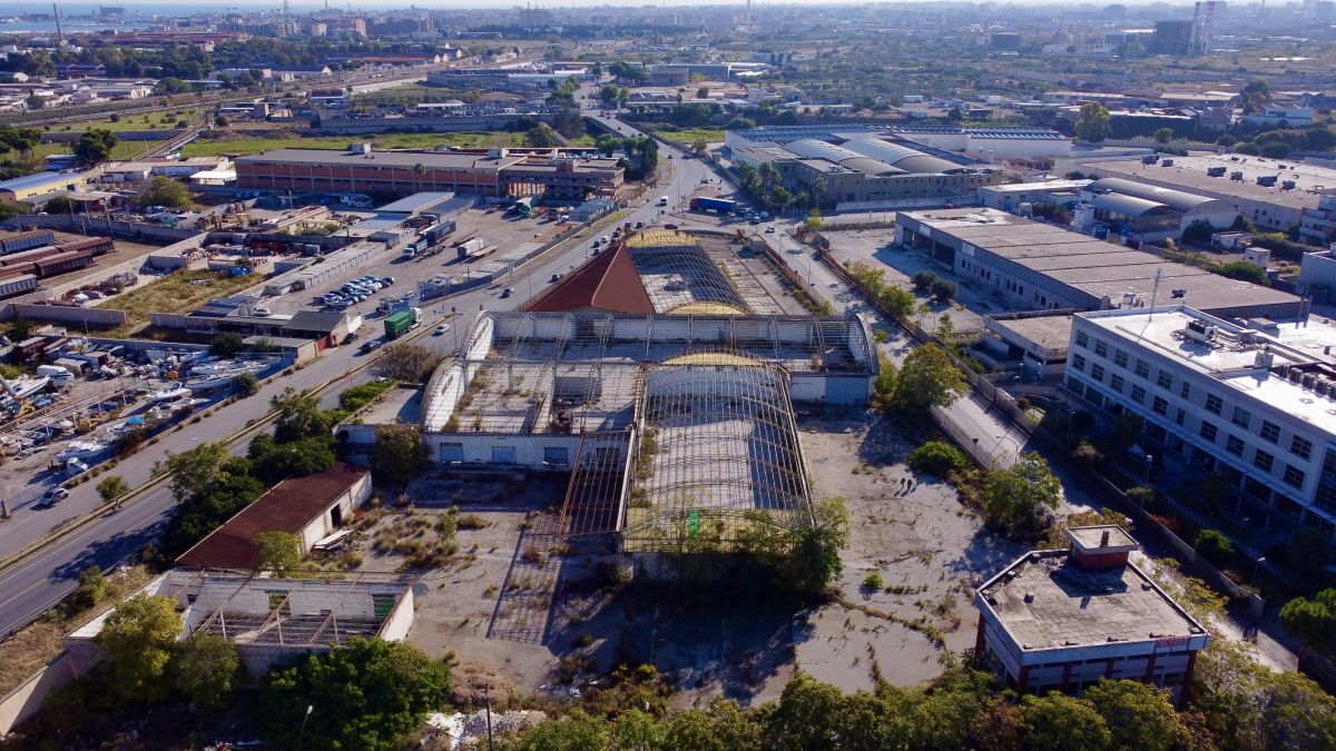 CAPANNONE/PIAZZALE V.le Europa