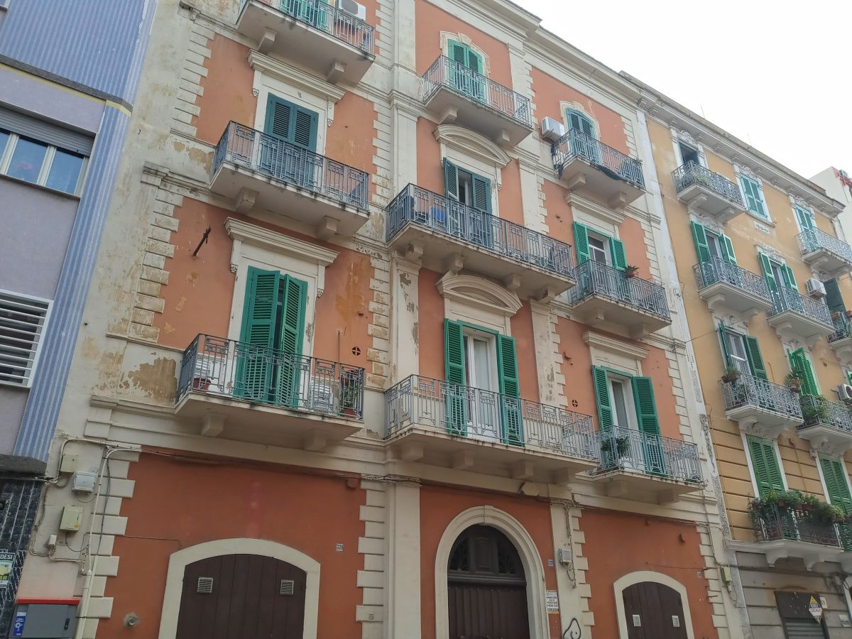 Appartamento di  3 vani /120 mq  a Bari - Libertà  (zona libertà )