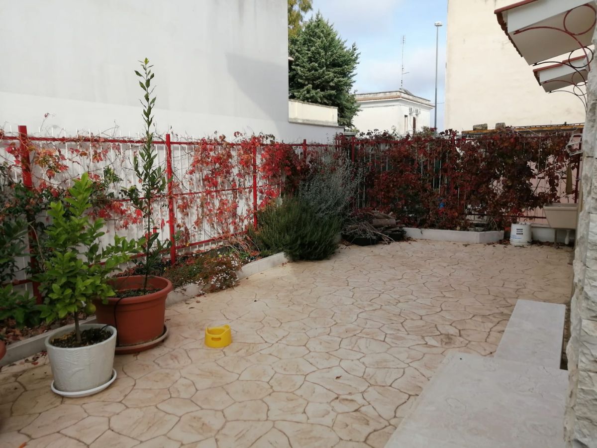 Villa (zona residenziale) di  5 vani /104 mq  a Andria (zona MONTEGROSSO)