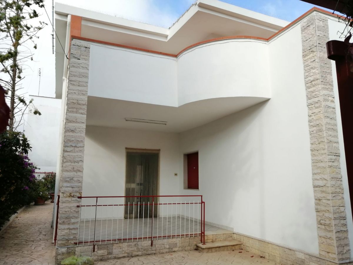 Villa (zona residenziale) di  5 vani /104 mq  a Andria (zona MONTEGROSSO)