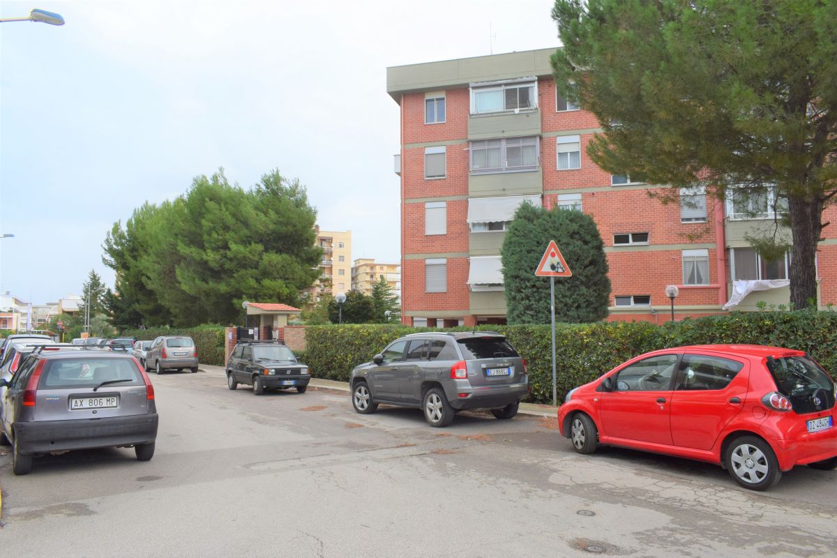 Appartamento di  4 vani /120 mq  a Modugno (zona Via Bitritto)