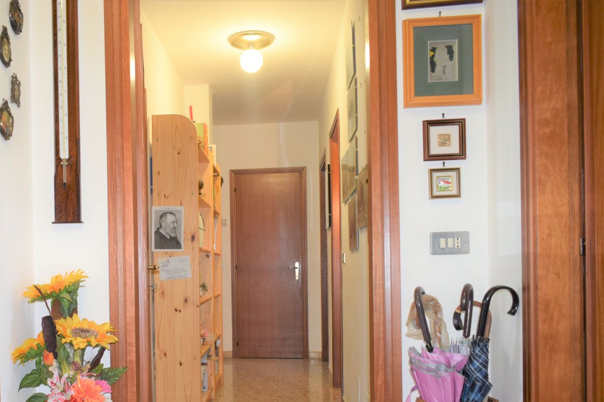 Appartamento di  4 vani /120 mq  a Modugno (zona Via Bitritto)