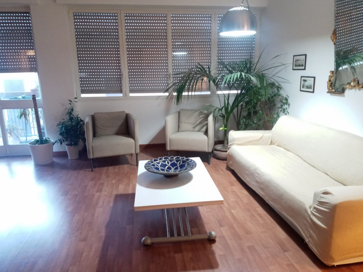 Appartamento di  4 vani /130 mq  a Bari - Murat (zona CENTRO)