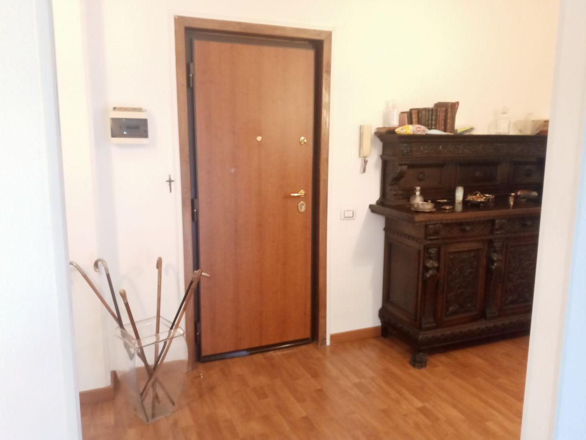 Appartamento di  4 vani /130 mq  a Bari - Murat (zona CENTRO)