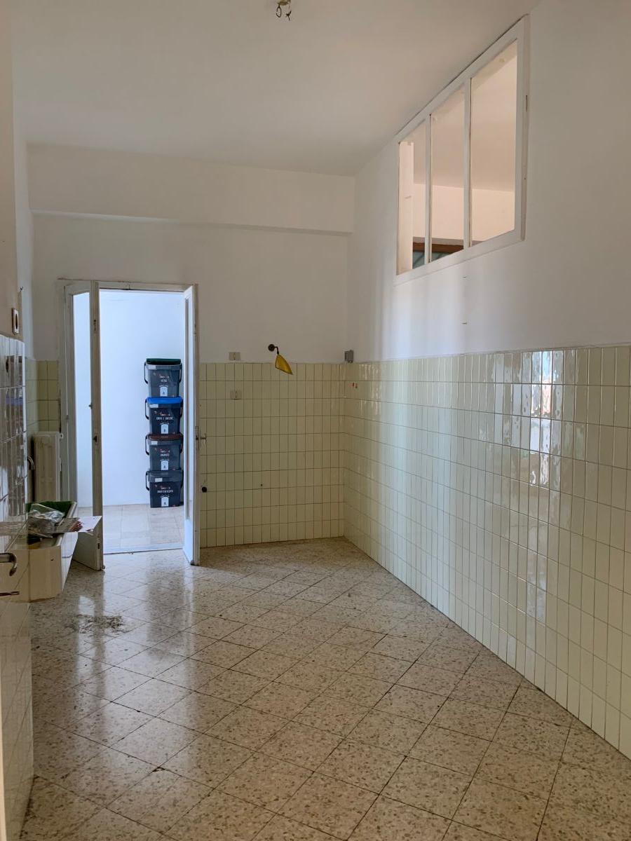 Appartamento di  4 vani /125 mq  a Modugno (zona Centro)