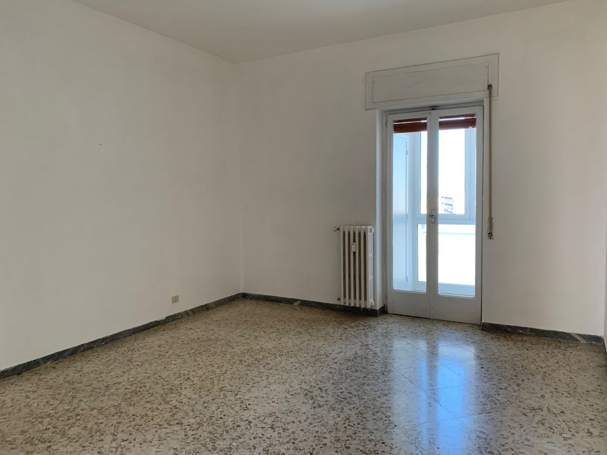 Appartamento di  4 vani /125 mq  a Modugno (zona Centro)