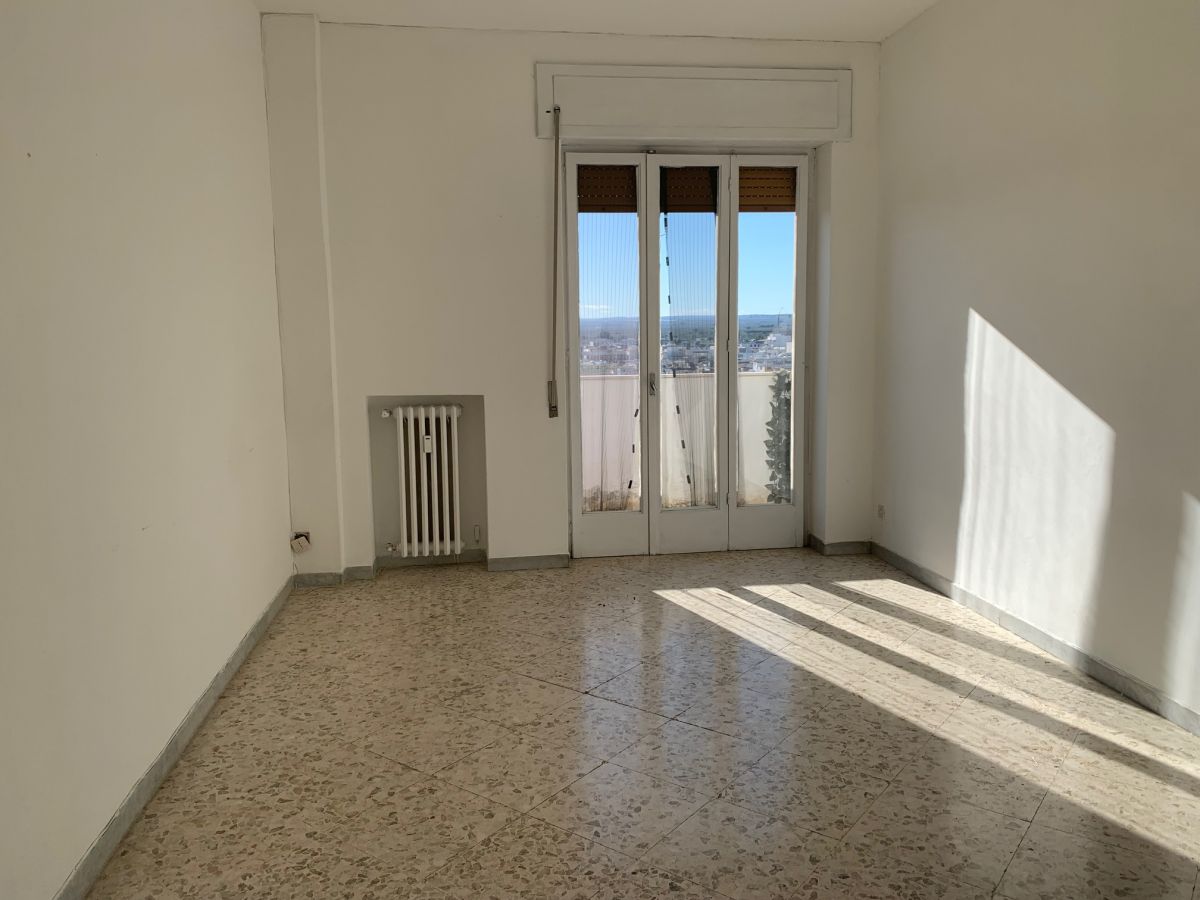 Appartamento di  4 vani /125 mq  a Modugno (zona Centro)