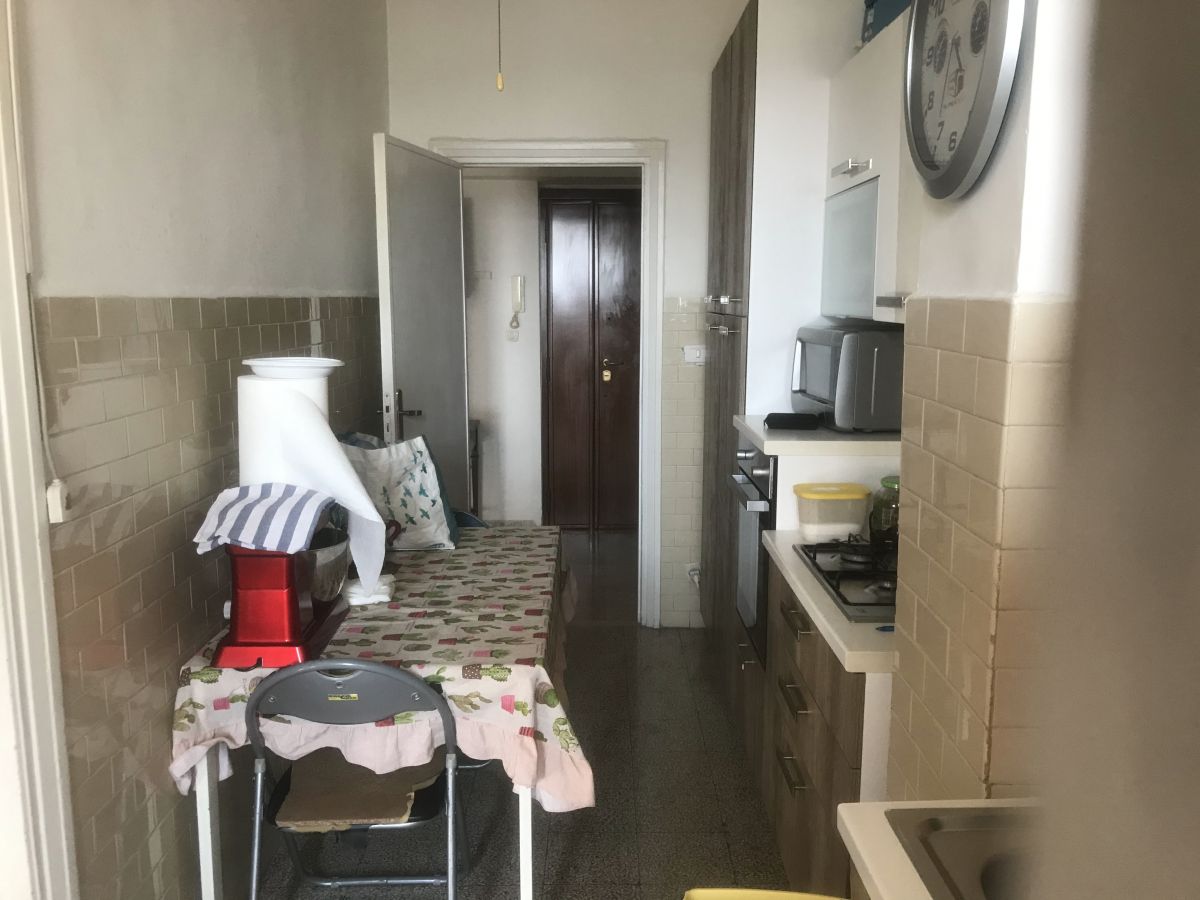 Appartamento di  4 vani /120 mq  a Bari - Japigia (zona VIA CALDAROLA)