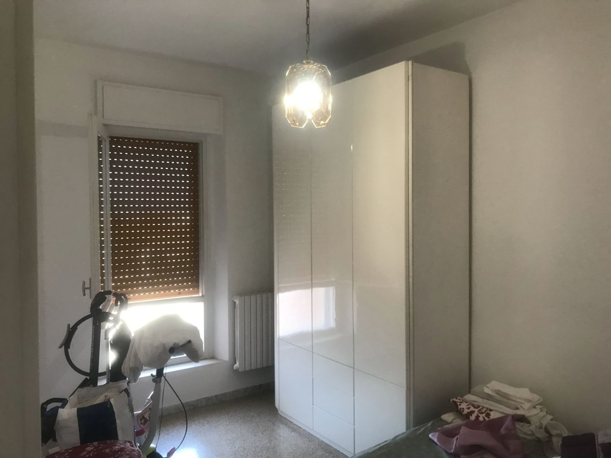 Appartamento di  4 vani /120 mq  a Bari - Japigia (zona VIA CALDAROLA)