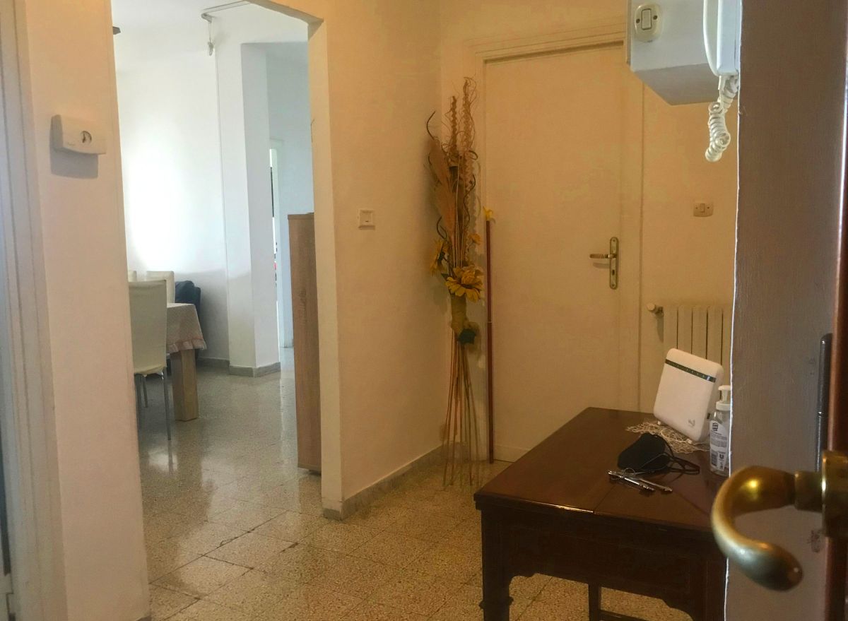 Appartamento di  4 vani /120 mq  a Bari - Japigia (zona VIA CALDAROLA)