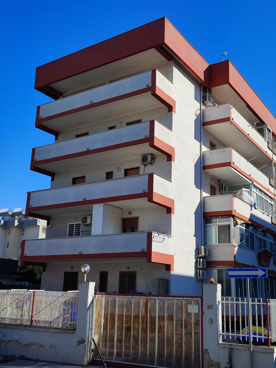 Appartamento di  4 vani /100 mq  a Bari - Stanic (zona villaggio del lavoratore)