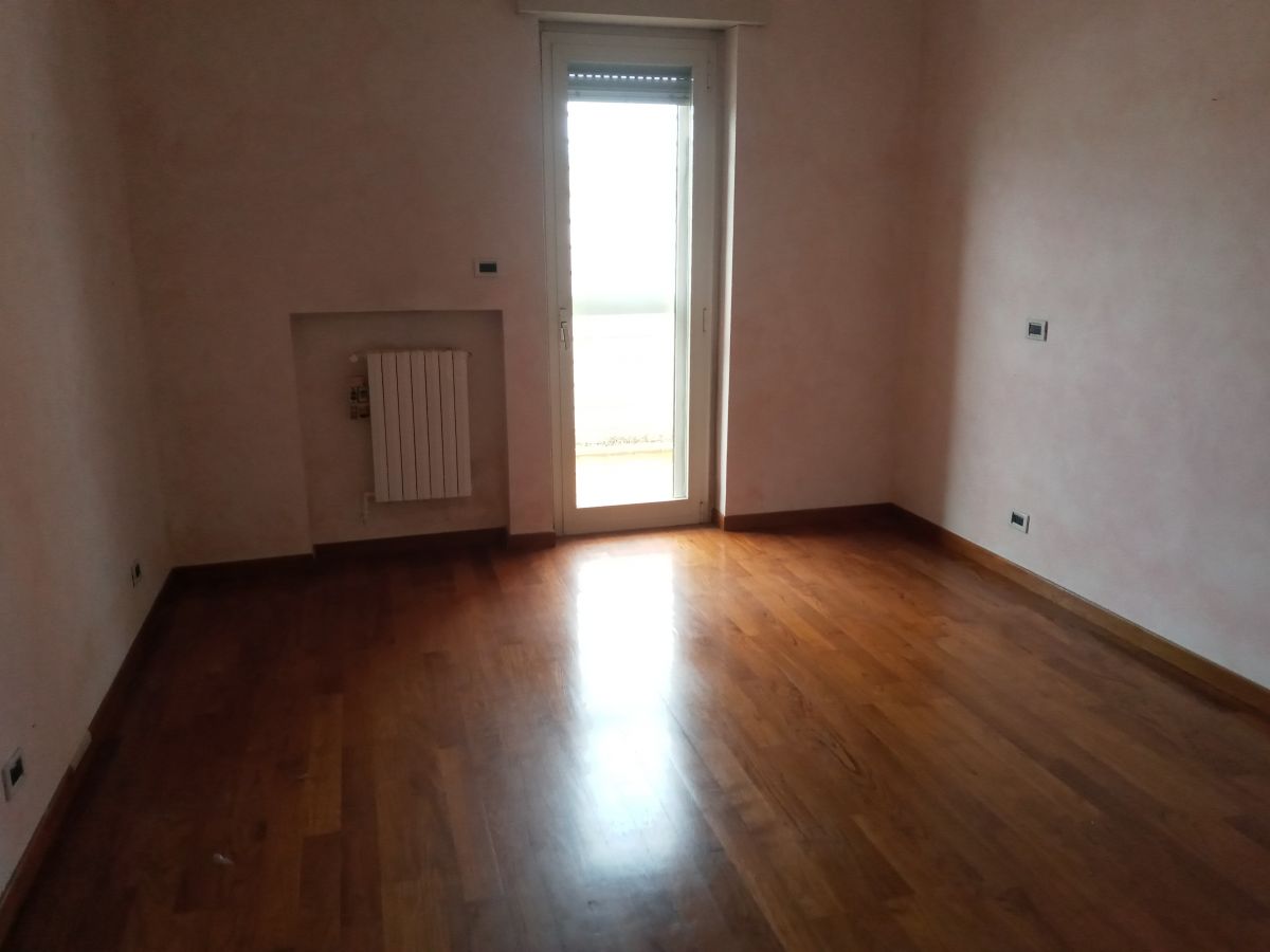 Villa (zona residenziale) di  6 vani /210 mq  a Bari - Mungivacca (zona via fanelli)