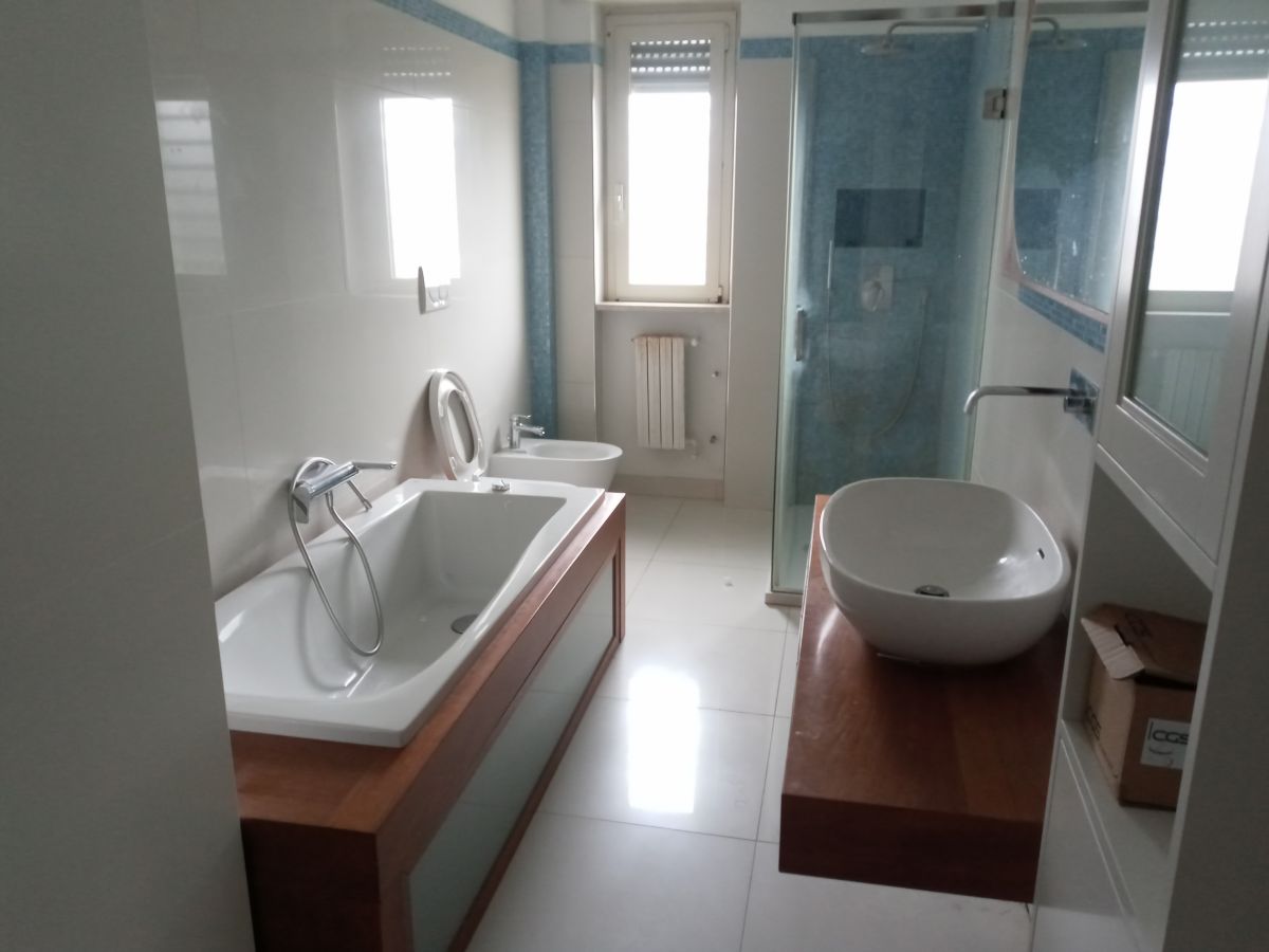 Villa (zona residenziale) di  6 vani /210 mq  a Bari - Mungivacca (zona via fanelli)