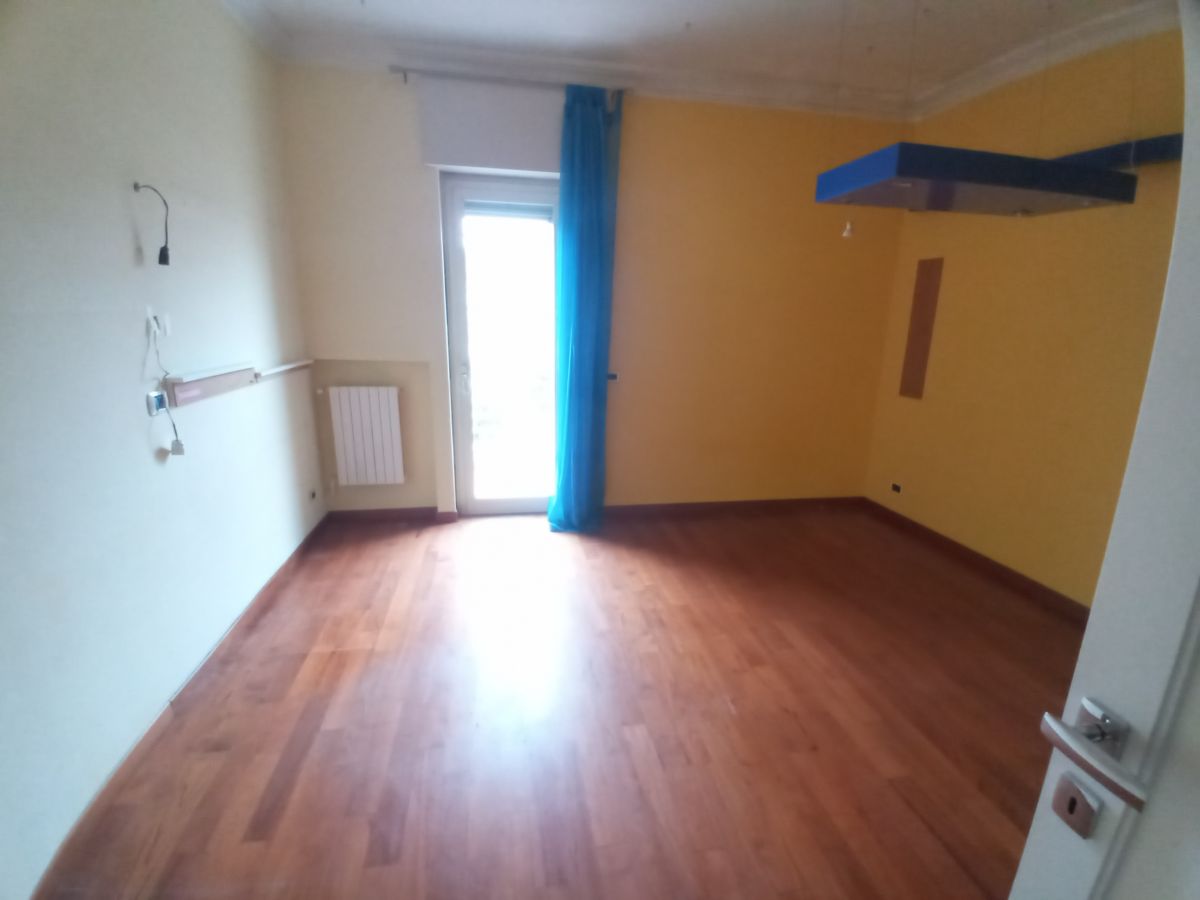 Villa (zona residenziale) di  6 vani /210 mq  a Bari - Mungivacca (zona via fanelli)