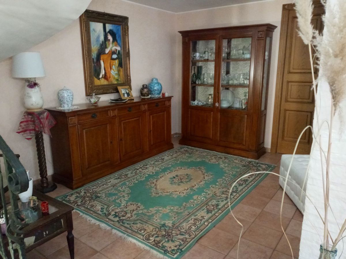 Villa (zona residenziale) di  6 vani /280 mq  a Bari - Mungivacca (zona via fanelli)