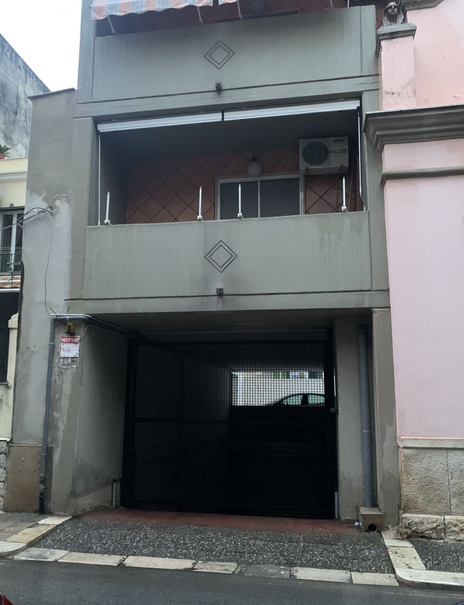 Box / Garage / Posto Auto di  1 vani /31 mq  a Bari - Carrassi (zona chiesa russa)