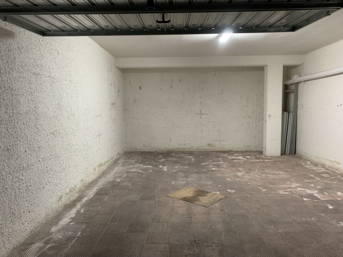 Box / Garage / Posto Auto di  1 vani /31 mq  a Bari - Carrassi (zona chiesa russa)